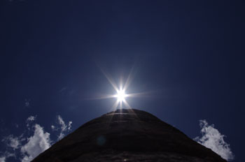 High Noon: the Sun located at the zenith high above one of the many support columns at the Temple of the Warrior, in Chichen Itza, Mexico. (Image Credit: Bryan Mendez, UC Berkeley)
