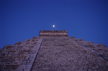 Moon over El Castillo de Kukulkan